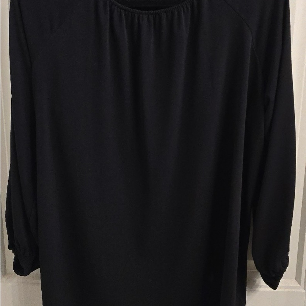 Banana Republic Women’s Medium Black Flowy Blouse